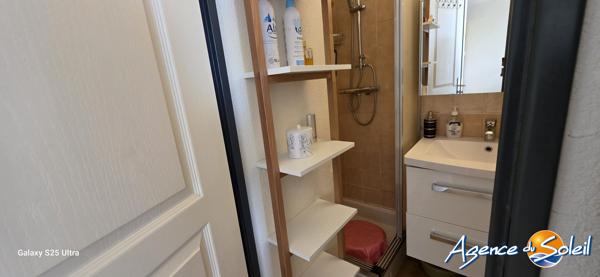 Appartement à Saint-Pierre-la-Mer BEAU T2 RENOVE VUE DEGAGEE PLACE DE PARKING