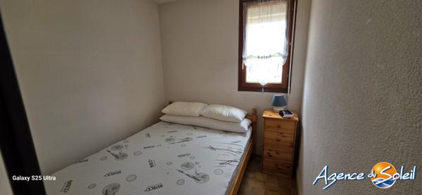 Appartement à Saint-Pierre-la-Mer BEAU T2 RENOVE VUE DEGAGEE PLACE DE PARKING