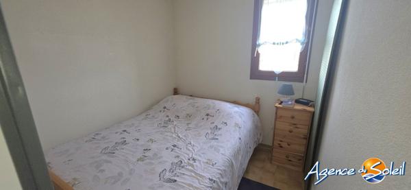 Appartement à Saint-Pierre-la-Mer BEAU T2 RENOVE VUE DEGAGEE PLACE DE PARKING