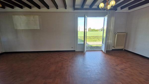 Maison fort potentiel , jolie Parcelle