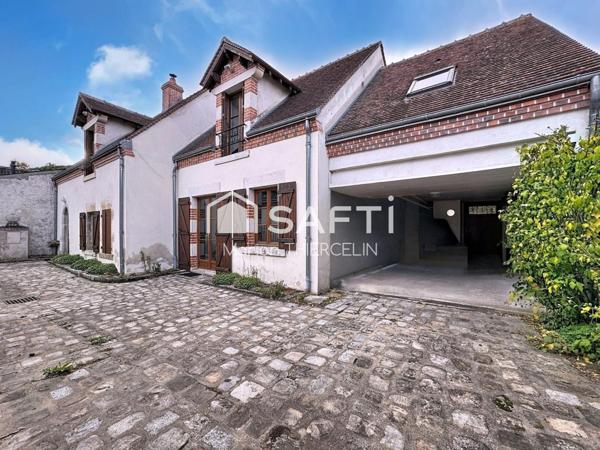 Belle maison familiale en pierre de 170m² environ située en centre bourg de Donnery