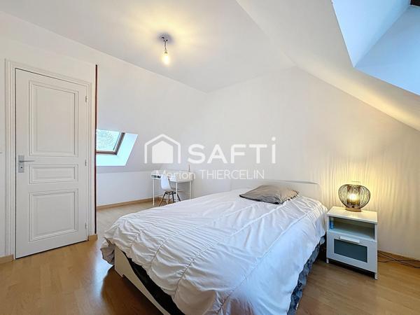 Belle maison familiale en pierre de 170m² environ située en centre bourg de Donnery