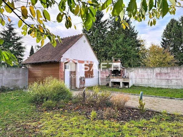 Belle maison familiale en pierre de 170m² environ située en centre bourg de Donnery