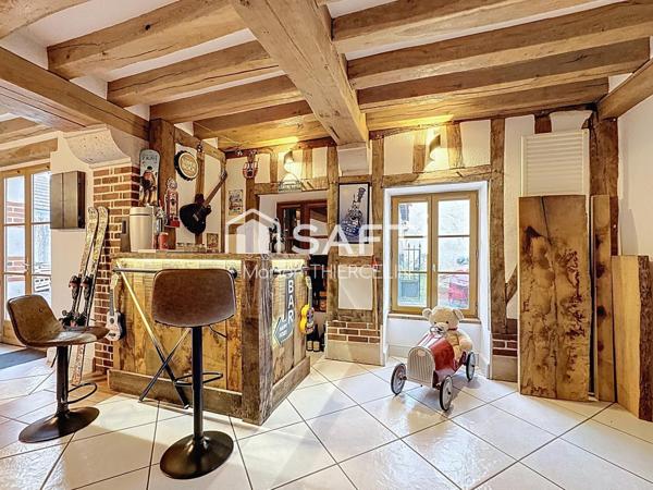 Belle maison familiale en pierre de 170m² environ située en centre bourg de Donnery