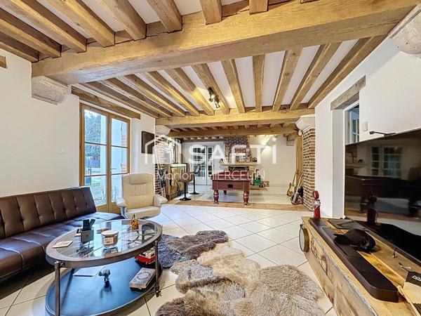 Belle maison familiale en pierre de 170m² environ située en centre bourg de Donnery