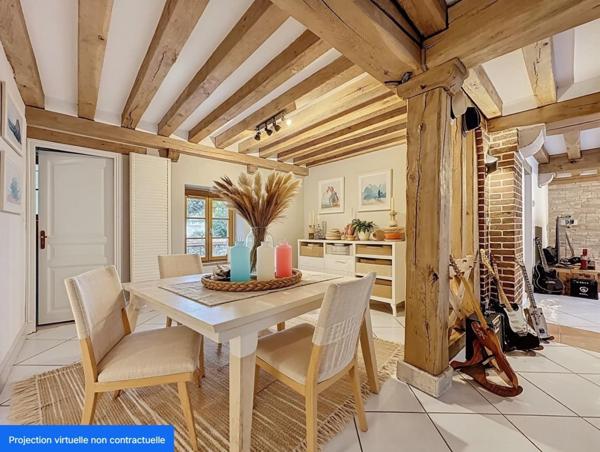 Belle maison familiale en pierre de 170m² environ située en centre bourg de Donnery