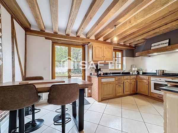 Belle maison familiale en pierre de 170m² environ située en centre bourg de Donnery