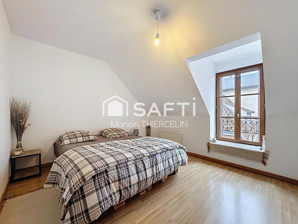 Belle maison familiale en pierre de 170m² environ située en centre bourg de Donnery