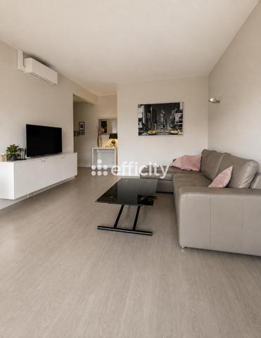 Appartement
         2 pièces
        - 65 m² 775 000 € *