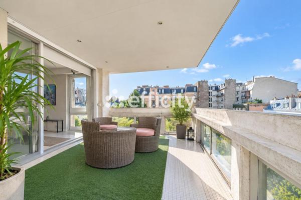 Appartement
         2 pièces
        - 65 m² 775 000 € *