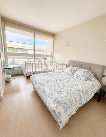 Appartement
         2 pièces
        - 65 m² 775 000 € *