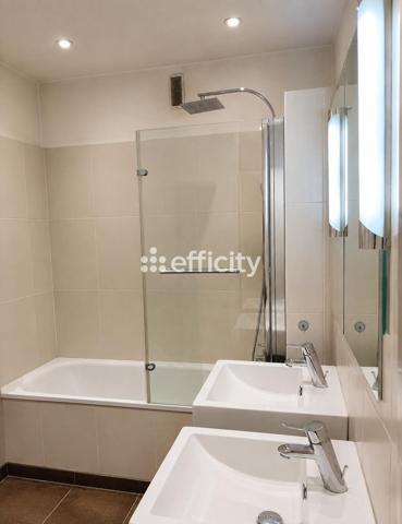 Appartement
         2 pièces
        - 65 m² 775 000 € *