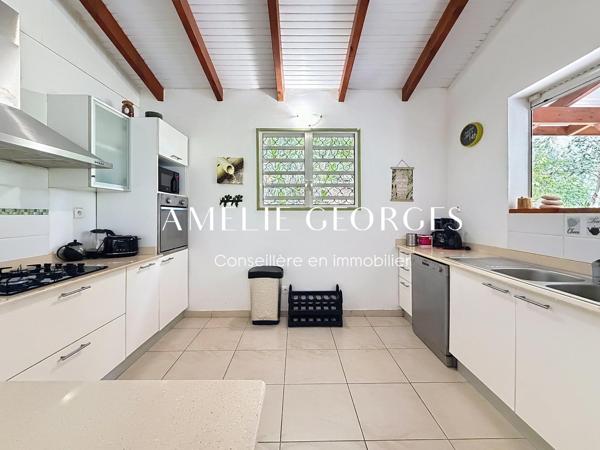 Villa T4 avec piscine et vue Rocher – Le Diamant