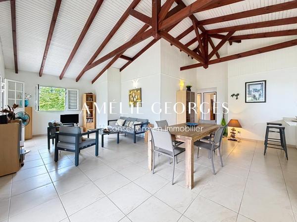 Villa T4 avec piscine et vue Rocher – Le Diamant