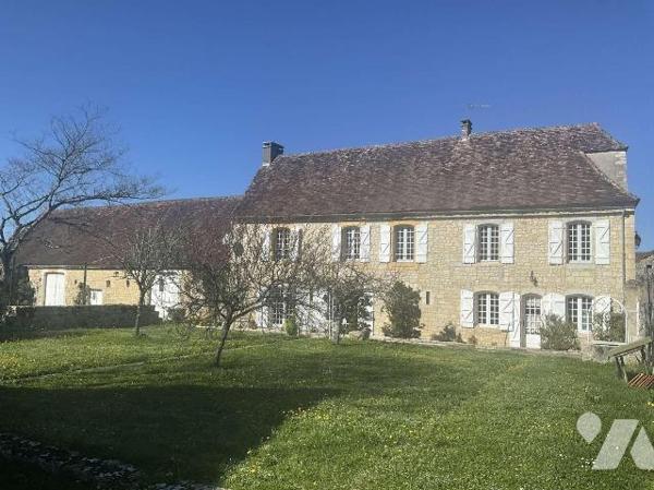 A VENDRE : Propriété coup de coeur composée d'une maison d'habitation, d'une grange attenante, ...
