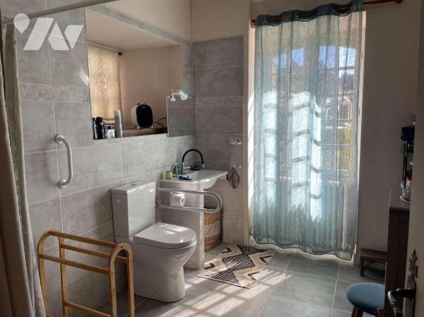 A VENDRE : Propriété coup de coeur composée d'une maison d'habitation, d'une grange attenante, ...