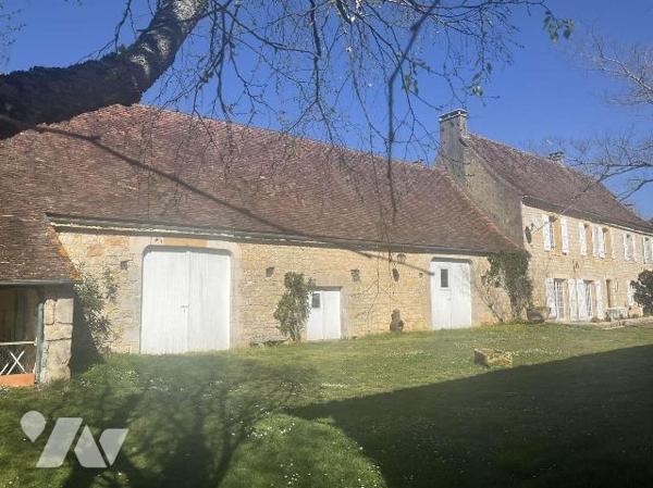 A VENDRE : Propriété coup de coeur composée d'une maison d'habitation, d'une grange attenante, ...