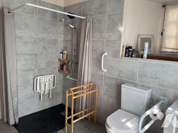 A VENDRE : Propriété coup de coeur composée d'une maison d'habitation, d'une grange attenante, ...