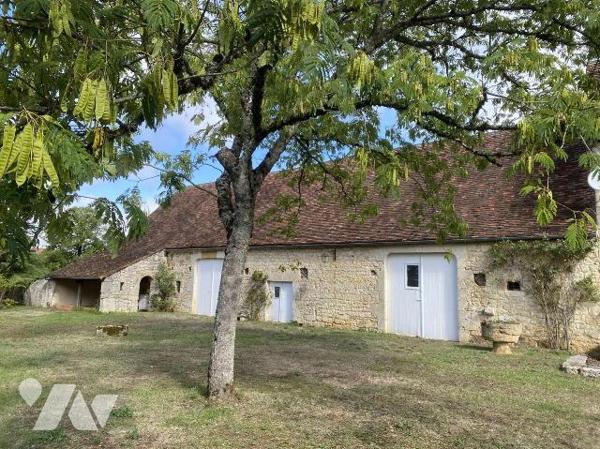 A VENDRE : Propriété coup de coeur composée d'une maison d'habitation, d'une grange attenante, ...