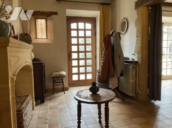 A VENDRE : Propriété coup de coeur composée d'une maison d'habitation, d'une grange attenante, ...