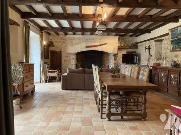 A VENDRE : Propriété coup de coeur composée d'une maison d'habitation, d'une grange attenante, ...