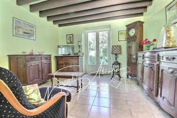 Maison avec cour, jardin et petite dépendance