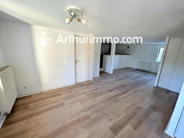 Location                                                      Appartement
                        
                     5 pièces                      106 m2                     à Saint-Didier-de-Formans