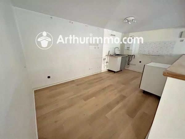 Location                                                      Appartement
                        
                     5 pièces                      106 m2                     à Saint-Didier-de-Formans