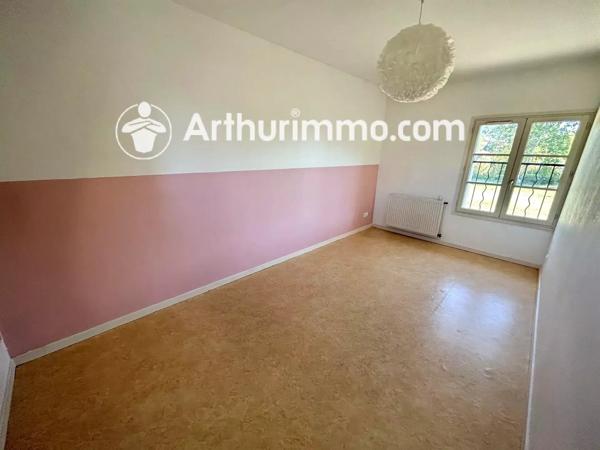 Location                                                      Appartement
                        
                     5 pièces                      106 m2                     à Saint-Didier-de-Formans