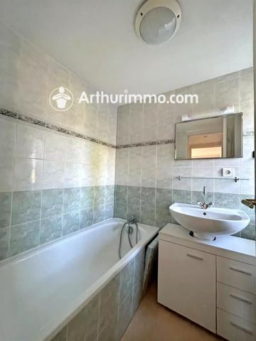 Location                                                      Appartement
                        
                     5 pièces                      106 m2                     à Saint-Didier-de-Formans