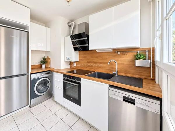 Vente                                                      Appartement
                        
                     3 pièces                      59 m2                     à Serris