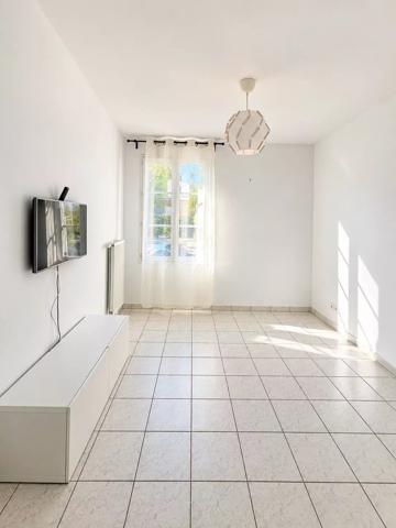 Vente                                                      Appartement
                        
                     3 pièces                      59 m2                     à Serris