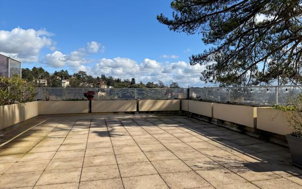 Appartement à vendre    5 pièces • 144,47 m2 Caluire-et-Cuire