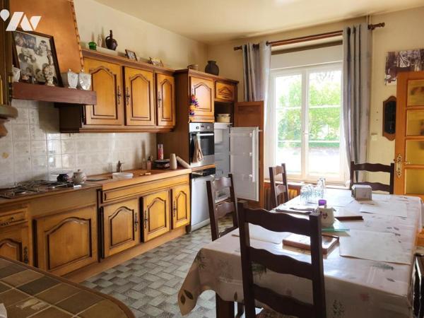 SAINT MARTIN DES BESACES : Maison de bourg avec 4 chambres