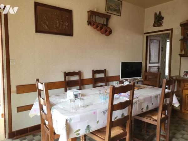 SAINT MARTIN DES BESACES : Maison de bourg avec 4 chambres