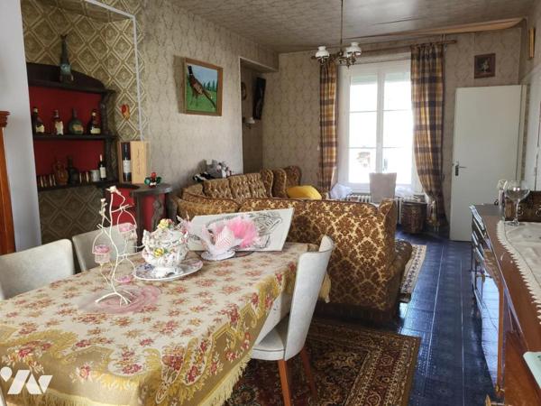SAINT MARTIN DES BESACES : Maison de bourg avec 4 chambres