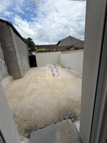 Location maison Chateaubernard (16100), 52.58m² avec 2 pièce(s) dont 1 chambre(s). Agence Allard Brimeaud