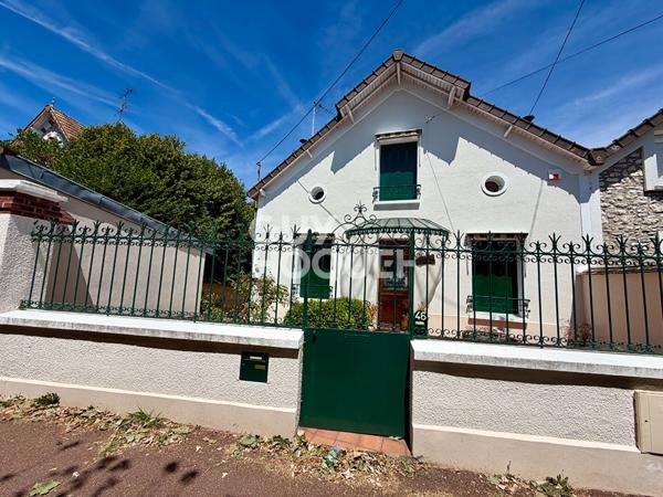Belle maison de 121m²  sur un terrain 450m²  à deux minutes du centre ville  et de la gare de Moret-sur-Loing