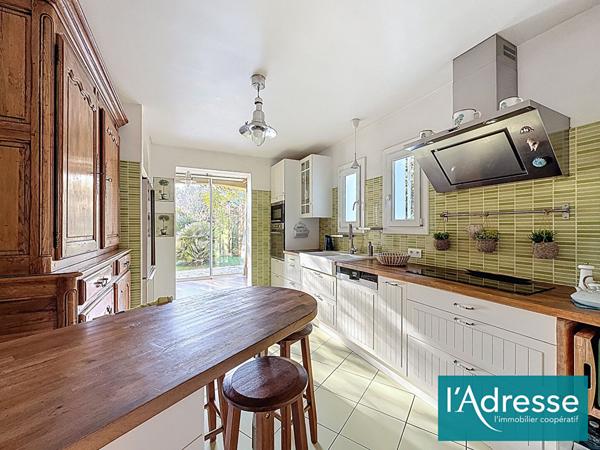 Maison secteur AFA 154 m² - 4 chambres - Piscine chauffée et Jacuzzi - 4 595 m² de terrain