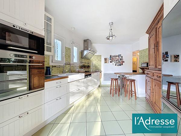 Maison secteur AFA 154 m² - 4 chambres - Piscine chauffée et Jacuzzi - 4 595 m² de terrain