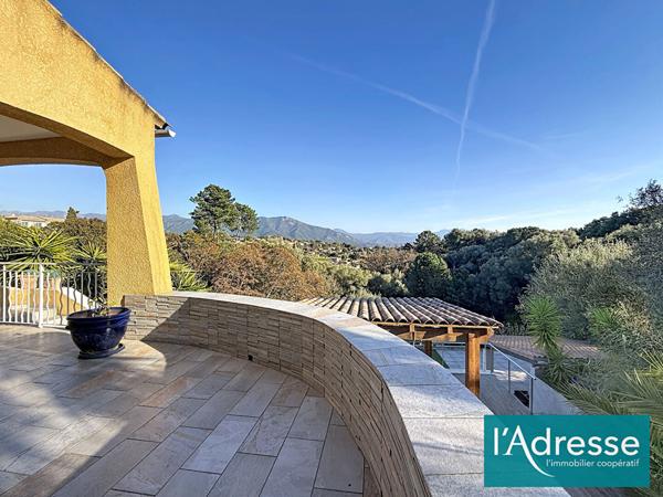 Maison secteur AFA 154 m² - 4 chambres - Piscine chauffée et Jacuzzi - 4 595 m² de terrain