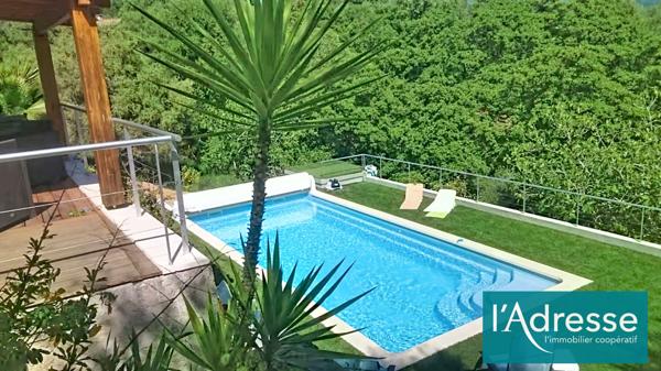 Maison secteur AFA 154 m² - 4 chambres - Piscine chauffée et Jacuzzi - 4 595 m² de terrain