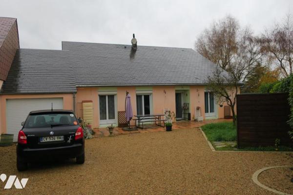 Maison T6 mitoyenne d'un côté - Garage - 2 Terrasses - Dépendances - Jardin. 625 m² cadastré.