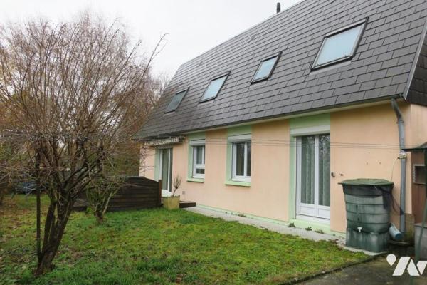 Maison T6 mitoyenne d'un côté - Garage - 2 Terrasses - Dépendances - Jardin. 625 m² cadastré.