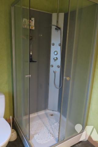 Maison T6 mitoyenne d'un côté - Garage - 2 Terrasses - Dépendances - Jardin. 625 m² cadastré.