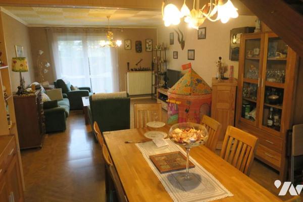 Maison T6 mitoyenne d'un côté - Garage - 2 Terrasses - Dépendances - Jardin. 625 m² cadastré.