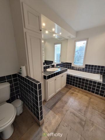 Immeuble 10 pièces - 270 m²