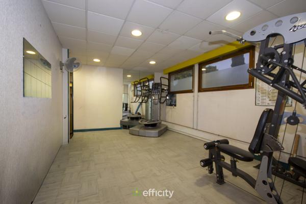 Immeuble 10 pièces - 270 m²