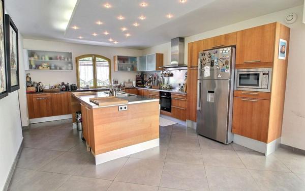 Maison à vendre    6 pièces •  Mareuil-lès-Meaux