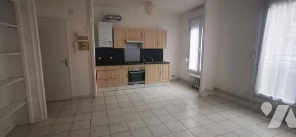  "Chez des Notaires à Mes côtés" Au Coeur  de FALAISE. Immeuble de rapport HORS COMMERCE du Rez...